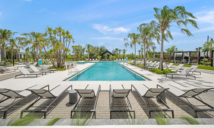 Pool (6) / fitness center exterior